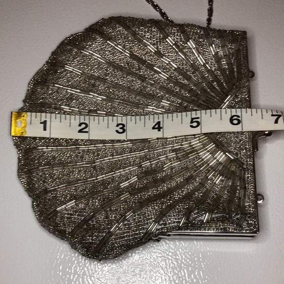 Preston & York Sequin Silver Shell Shaped Evening Clutch with Chain Strap - Picture 3 of 8